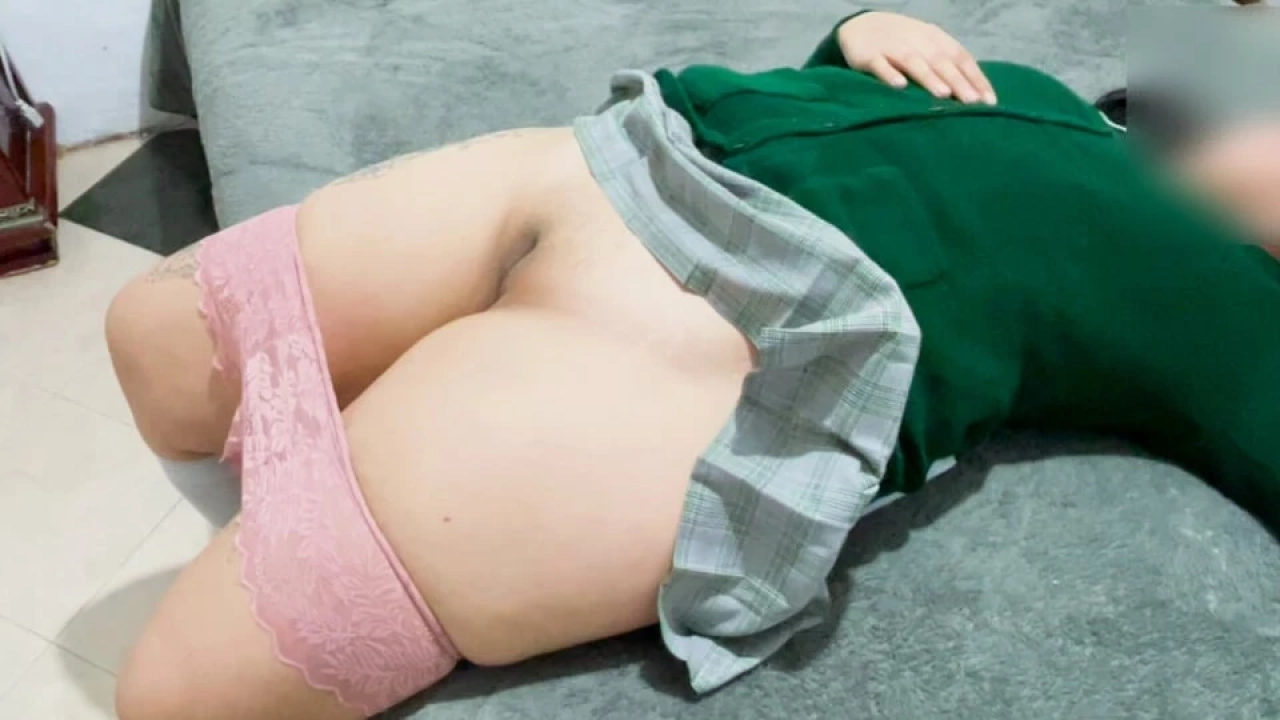 Grote zwarte lul voor twee schattige, geile Aziatische tieners Kimmy Kimm & Alona Bloom